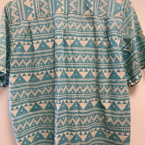 Men's turquoise button down short sleeve tribal design shirt size Extra Large - Picture 5 of 5